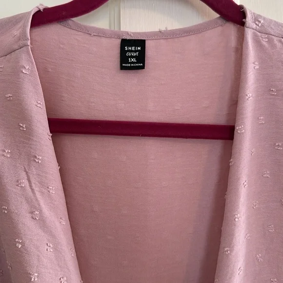 🌸 SHEIN Curve rose pink sleeveless wrap top. Size 1XL. - Picture 4 of 8